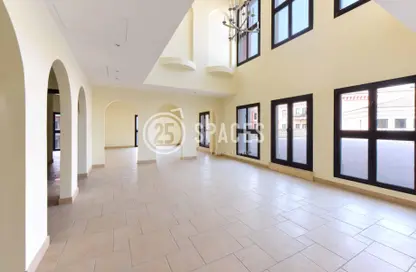 Duplex - 5 Bedrooms - 6 Bathrooms for rent in Carnaval - Qanat Quartier - The Pearl Island - Doha