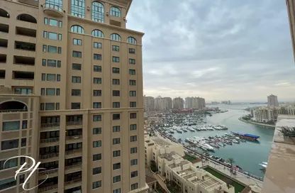 Apartment - 1 Bedroom - 2 Bathrooms for rent in Tower 18 - Porto Arabia - The Pearl Island - Doha