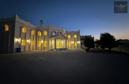 Villa - 5 Bedrooms for rent in Al Dafna - Al Dafna - Doha