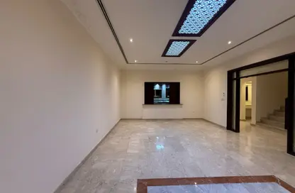 Compound - 4 Bedrooms - 4 Bathrooms for rent in Muraikh - AlMuraikh - Doha