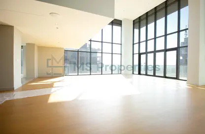 Duplex - 3 Bedrooms - 5 Bathrooms for sale in Lusail City - Lusail