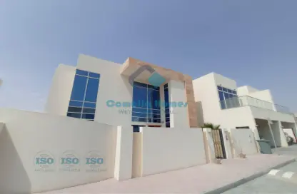 Villa - 4 Bedrooms - 5 Bathrooms for rent in Ain Khaled - Ain Khaled - Doha