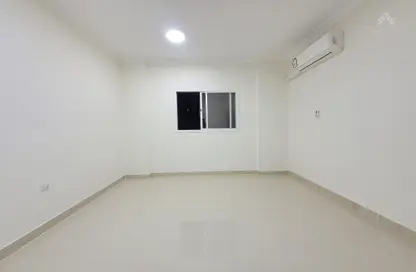 Apartment - 2 Bedrooms - 2 Bathrooms for rent in Umm Ghuwalina - Umm Ghuwailina - Doha