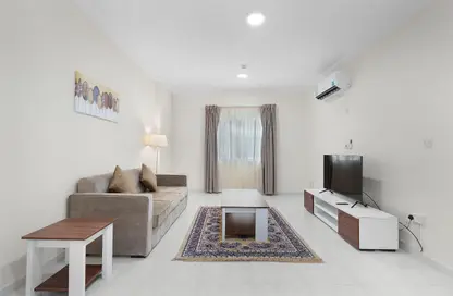 Apartment - 2 Bedrooms - 1 Bathroom for rent in Umm Ghwailina Comm - Umm Ghuwalina - Umm Ghuwailina - Doha