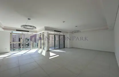 Apartment - 3 Bedrooms - 5 Bathrooms for rent in Gewan Island - The Pearl Island - Doha