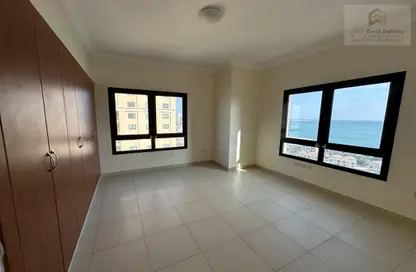 Apartment - 3 Bedrooms - 4 Bathrooms for rent in Porto Arabia - The Pearl Island - Doha