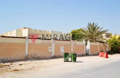 Villa - 6 Bedrooms - 7 Bathrooms for sale in Al Duhail - Al Duhail - Doha