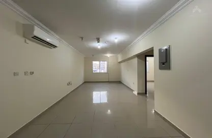 Apartment - 2 Bedrooms - 2 Bathrooms for rent in Umm Ghuwailina 4 - Umm Ghuwailina - Doha