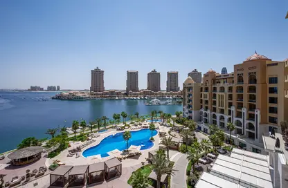 شقق فندقية - 3 غرف نوم - 4 حمامات للايجار في The St. Regis Marsa Arabia Island - Marsa Arabia - جزيرة اللؤلؤة - الدوحة