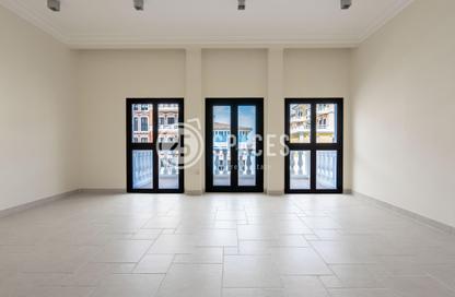 Apartment - 1 Bedroom - 2 Bathrooms for rent in Carnaval - Qanat Quartier - The Pearl Island - Doha