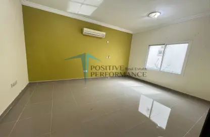 Compound - 4 Bedrooms - 3 Bathrooms for rent in Al Nuaija - Doha