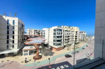 Apartment - 3 Bedrooms - 5 Bathrooms for sale in Gewan Island - The Pearl Island - Doha