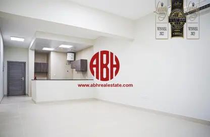 Apartment - 2 Bedrooms - 1 Bathroom for rent in Al Khair Tower - Corniche Road - Corniche Road - Doha