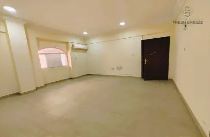 Apartment - 2 Bedrooms - 1 Bathroom for rent in Umm Ghuwalina - Umm Ghuwailina - Doha