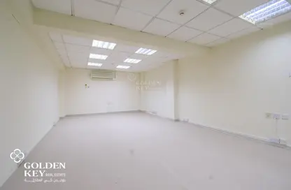 Office Space - Studio - 3 Bathrooms for rent in Al Mansoura - Al Mansoura - Doha