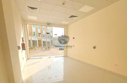 Shop - Studio - 1 Bathroom for rent in Al Gharrafa - Al Gharrafa - Doha