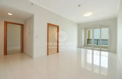 Apartment - 2 Bedrooms - 3 Bathrooms for sale in Viva West - Viva Bahriyah - The Pearl Island - Doha