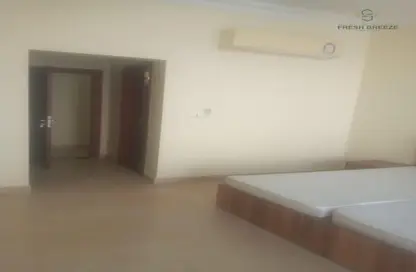 Apartment - 2 Bedrooms - 3 Bathrooms for rent in Umm Ghwailina Comm - Umm Ghuwalina - Umm Ghuwailina - Doha