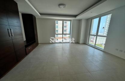 Apartment - 1 Bedroom - 2 Bathrooms for rent in Tower 23 - Viva Bahriyah - The Pearl Island - Doha