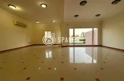 Villa - 3 Bedrooms - 4 Bathrooms for rent in East Gate - West Bay Lagoon - Doha