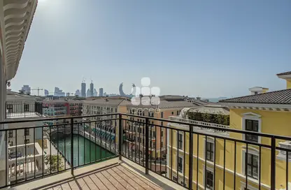 Apartment - 2 Bedrooms - 2 Bathrooms for rent in Carnaval - Qanat Quartier - The Pearl Island - Doha