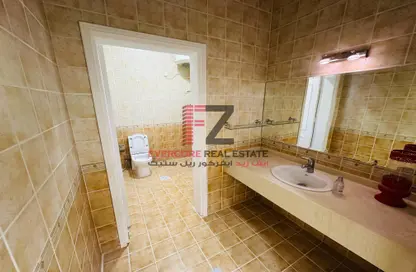 Villa - 5 Bedrooms - 5 Bathrooms for rent in Izghawa - Izghawa - Doha