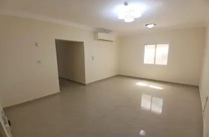 Apartment - 3 Bedrooms - 2 Bathrooms for rent in Bin Omran 35 - Fereej Bin Omran - Doha