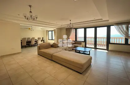 Apartment - 2 Bedrooms - 2 Bathrooms for rent in Burj Eleganté - Porto Arabia - The Pearl Island - Doha