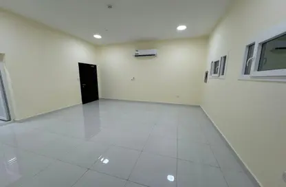 Apartment - 2 Bedrooms - 2 Bathrooms for rent in Al Kheesa - Umm Salal Mohammed