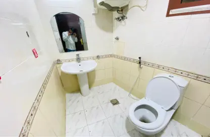 Apartment - 1 Bathroom for rent in Mughalina - Doha