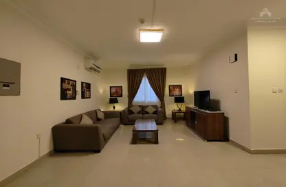 Apartment - 2 Bedrooms - 2 Bathrooms for rent in Umm Ghuwailina - Doha