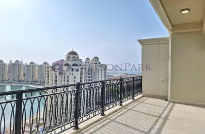 Penthouse - 3 Bedrooms - 5 Bathrooms for rent in Floresta Gardens - Floresta Gardens - The Pearl Island - Doha