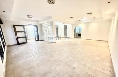 Villa - 4 Bedrooms - 5 Bathrooms for rent in Abu Talha Street - Fereej Bin Omran - Doha