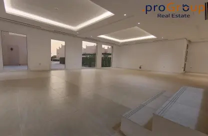 Compound - 4 Bedrooms - 5 Bathrooms for rent in North Gate - West Bay Lagoon - Doha