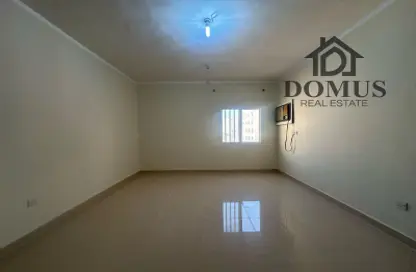 Apartment - 4 Bedrooms - 2 Bathrooms for rent in Al Aman Street - Umm Ghuwailina - Doha