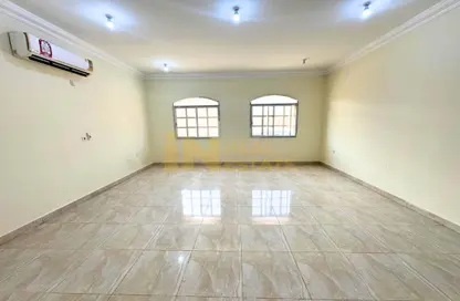 Villa - 3 Bedrooms - 3 Bathrooms for rent in Um Salal shops - Umm Salal Mohammed - Doha