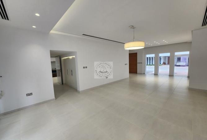 Villa - 5 Bedrooms - 6 Bathrooms for rent in Muraikh - AlMuraikh - Doha