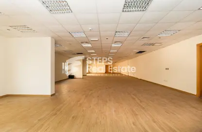 Office Space - Studio - 2 Bathrooms for rent in Anas Street - Fereej Bin Mahmoud North - Fereej Bin Mahmoud - Doha