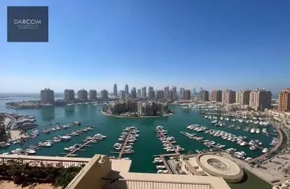 Apartment - 2 Bedrooms - 3 Bathrooms for rent in Jumanah Tower 29 - Porto Arabia - The Pearl Island - Doha