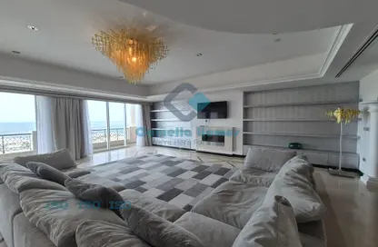 Penthouse - 4 Bedrooms - 5 Bathrooms for rent in Viva West - Viva Bahriyah - The Pearl Island - Doha