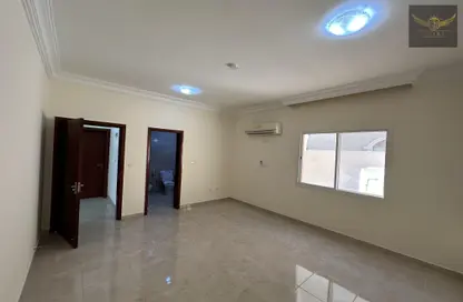 Villa - 4 Bedrooms - 6 Bathrooms for rent in Umm Al Amad - Al Shamal