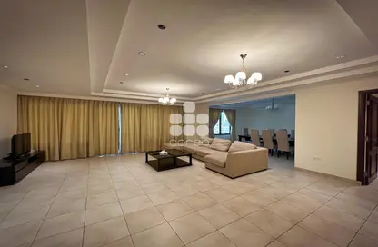 Apartment - 2 Bedrooms - 2 Bathrooms for rent in Burj Eleganté - Porto Arabia - The Pearl Island - Doha