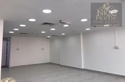 Shop - Studio - 1 Bathroom for rent in Tower A - Al Nasr Twin Towers - West Bay - Doha