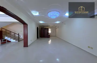 Villa - 4 Bedrooms - 5 Bathrooms for rent in Umm Al Seneem Street - Ain Khaled - Doha