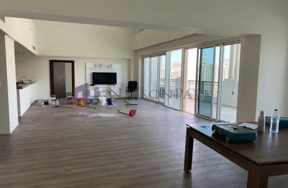 Penthouse - 5 Bedrooms - 6 Bathrooms for rent in Imperial Diamond - Viva Bahriyah - The Pearl Island - Doha