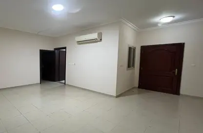 Apartment - 3 Bedrooms - 2 Bathrooms for rent in Asim Bin Omar Street - Al Mansoura - Doha