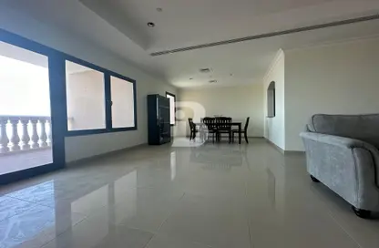 Apartment - 2 Bedrooms - 3 Bathrooms for rent in West Porto Drive - Porto Arabia - The Pearl Island - Doha