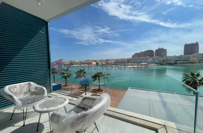 Duplex - 4 Bedrooms - 5 Bathrooms for rent in Gewan Island - The Pearl Island - Doha