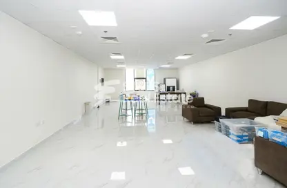 Office Space - Studio - 2 Bathrooms for rent in Izghawa - Izghawa - Doha