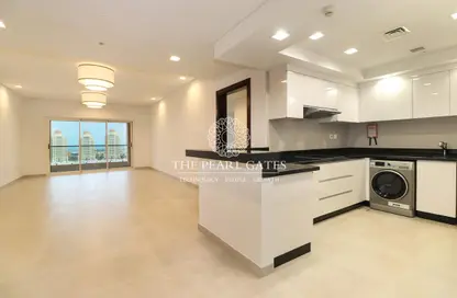 Apartment - 1 Bedroom - 2 Bathrooms for rent in Al Mutahidah Tower - Viva Bahriyah - The Pearl Island - Doha